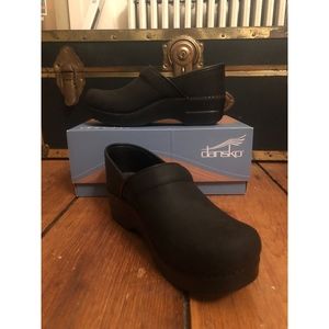 NEW Dansko Professional Oiled Black  Size: 38